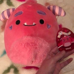 Bnwt 8” valentines monster Mont ♥️